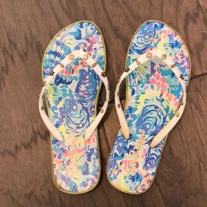 Lilly Pulitzer flip flops. Size 6